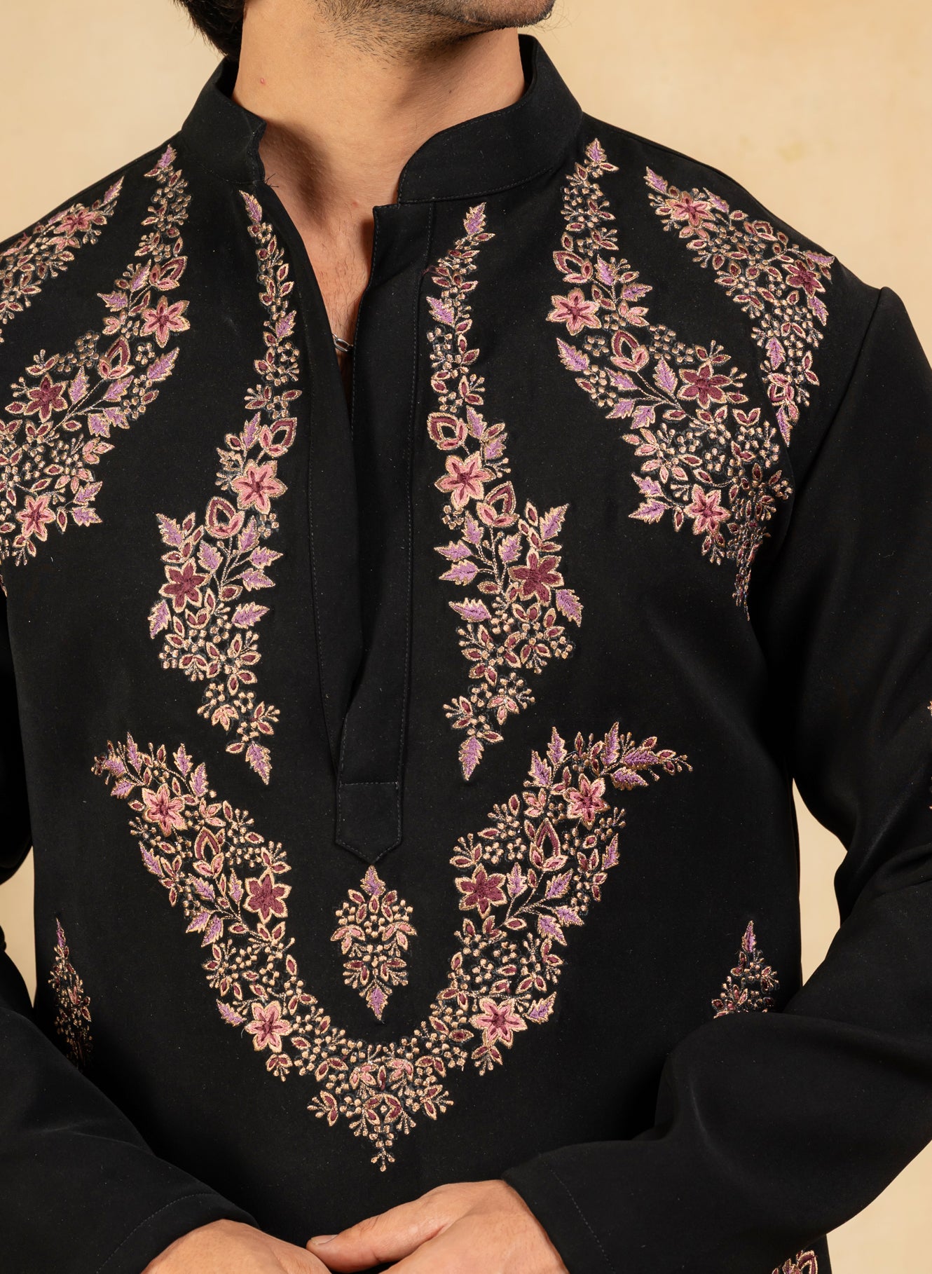 2ndZari_reshamembroideredblackkurtawithtrousers_13.jpg