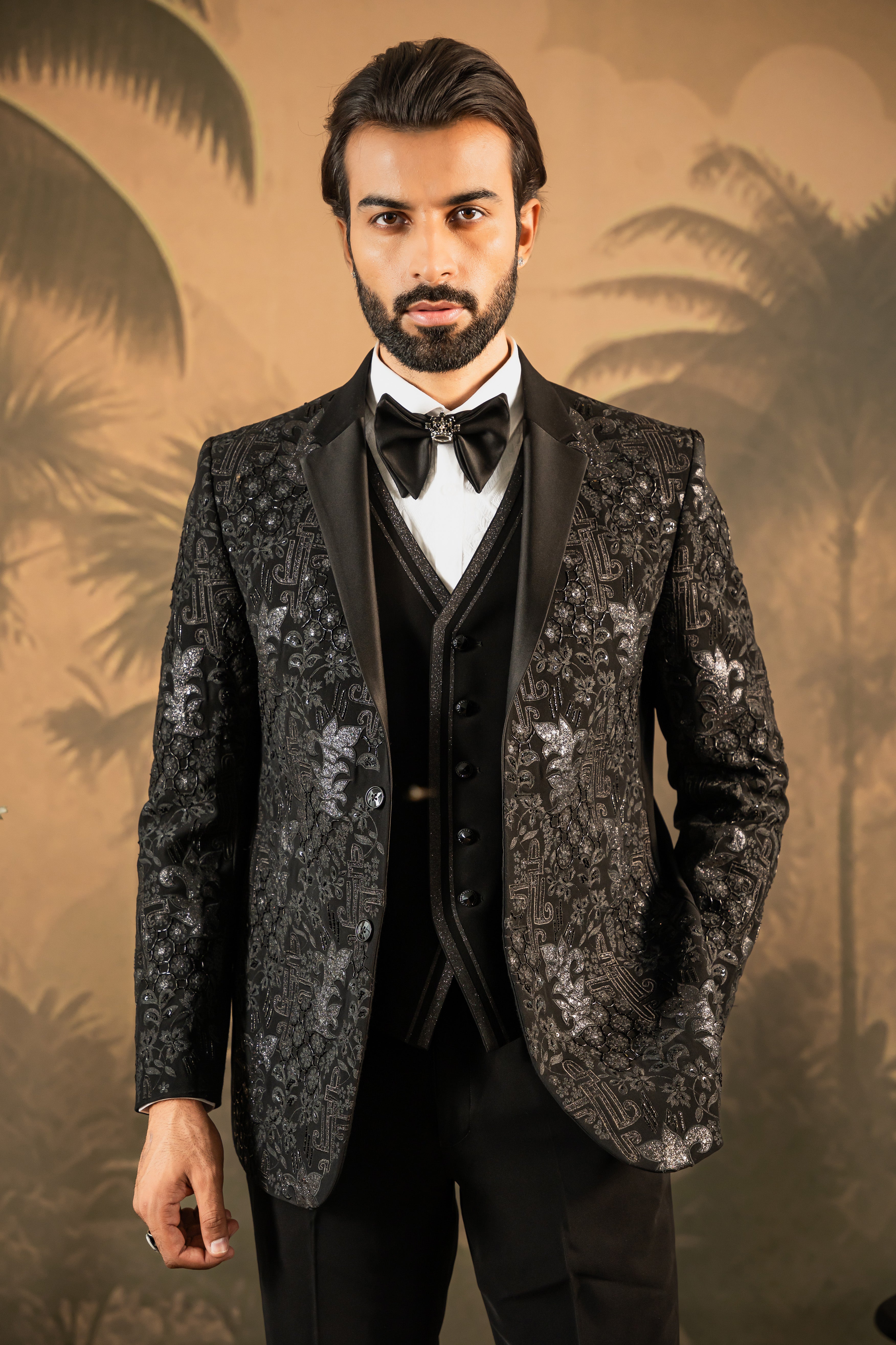 Elegant Black Tuxedo - High-End Fashion

