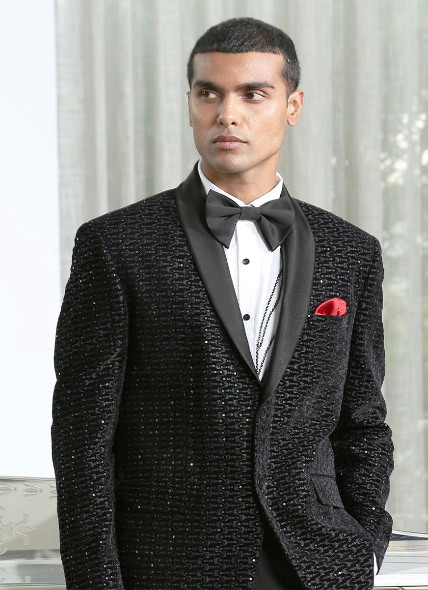 Elegant Black Tuxedo - High-End Fashion

