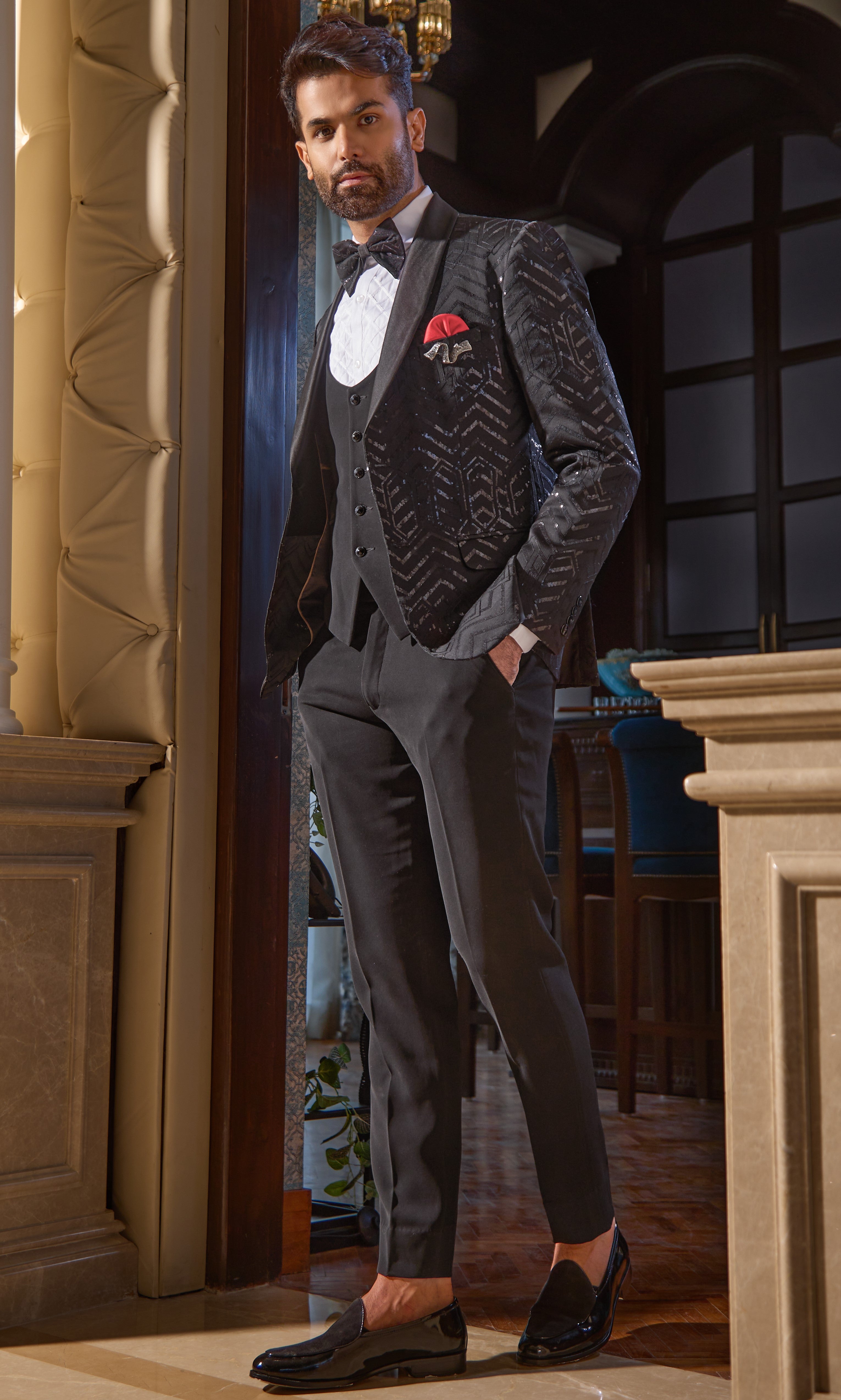 Men&#39;s Black Fully Embroidered Tuxedo - Luxury Formal Wear

