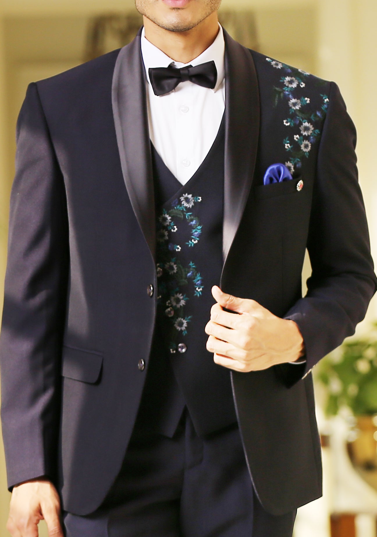 Stylish Dark Purple Tuxedo with Intricate Embroidery and Double-Breasted Vest - Perfect for Black-Tie Events

