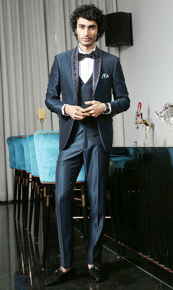 Modern Men's Fashion
Versatile Teal Designer Suit, , Suitable for Various Occasions
Luxurious Teal Designer Suit, Perfect for Special Occasions
Teal Designer Suit with Embroidered Blue Satin Shawl Collar, A Regal Ensemble
Timeless Teal Designer Suit 