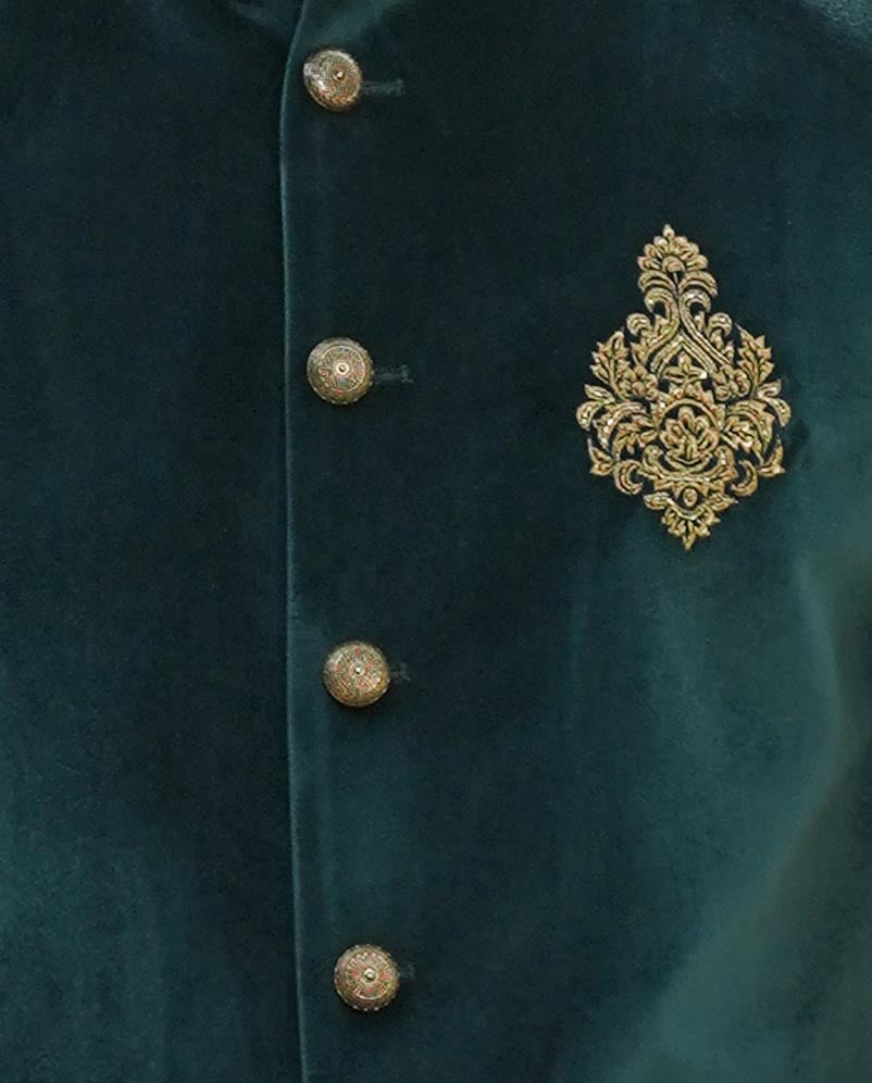 A Timeless Classic
Stylish Teal Velvet Jacket