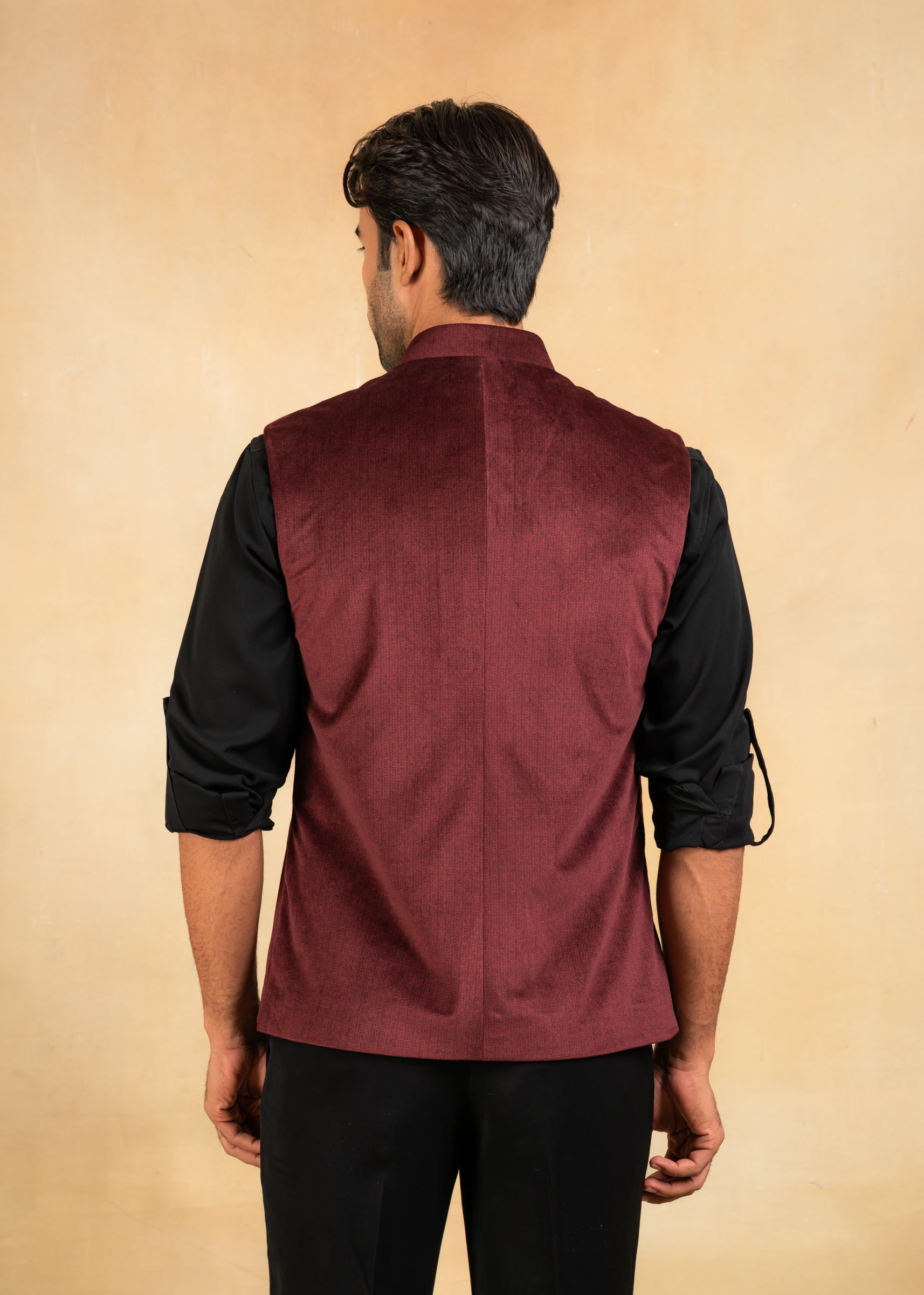 Wine bundi with hand embroidered motif