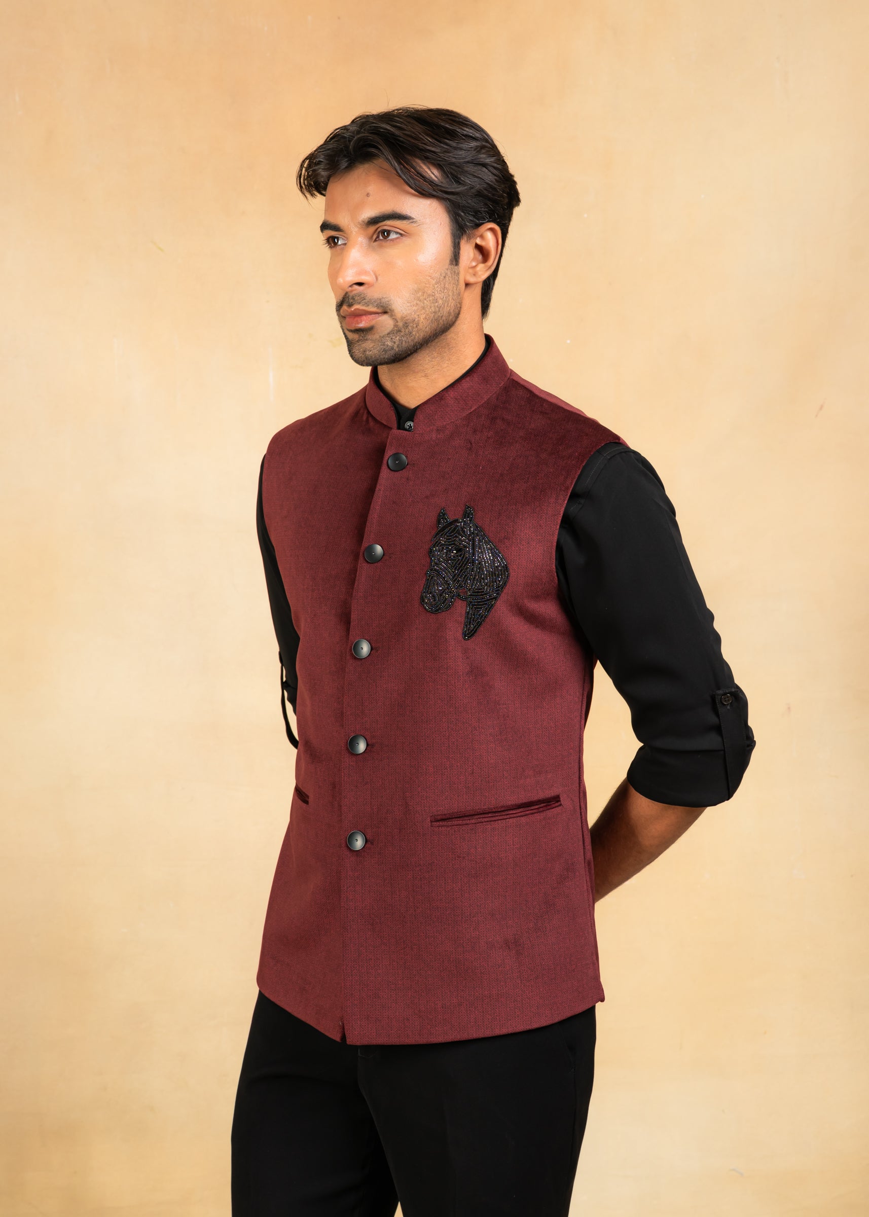 Wine bundi with hand embroidered motif