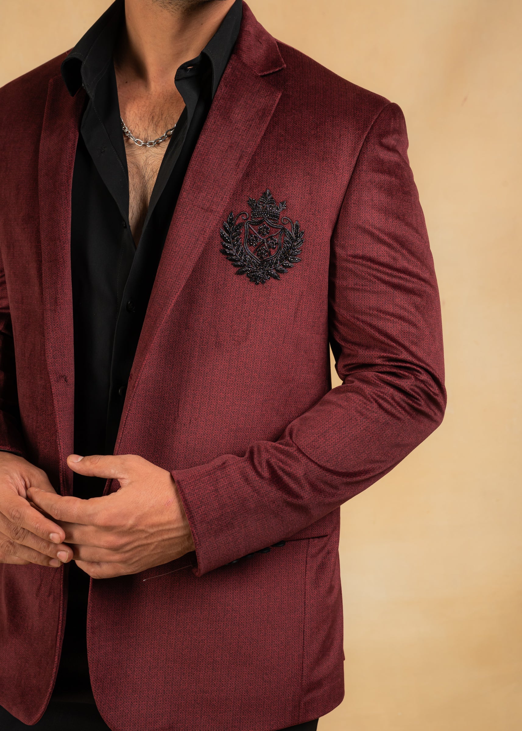 Wine balzer with hand embroidered motif