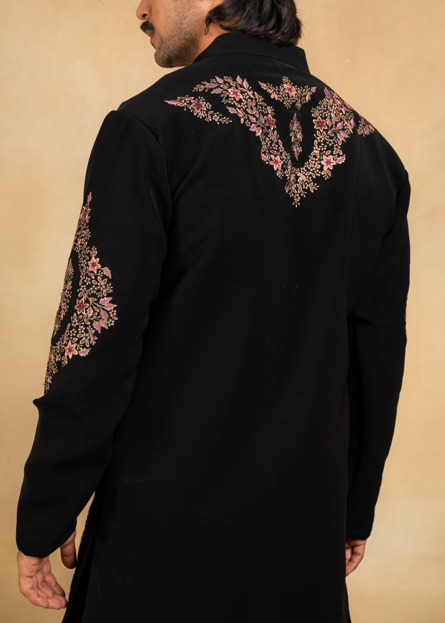 Zari & resham embroidered black kurta with trousers