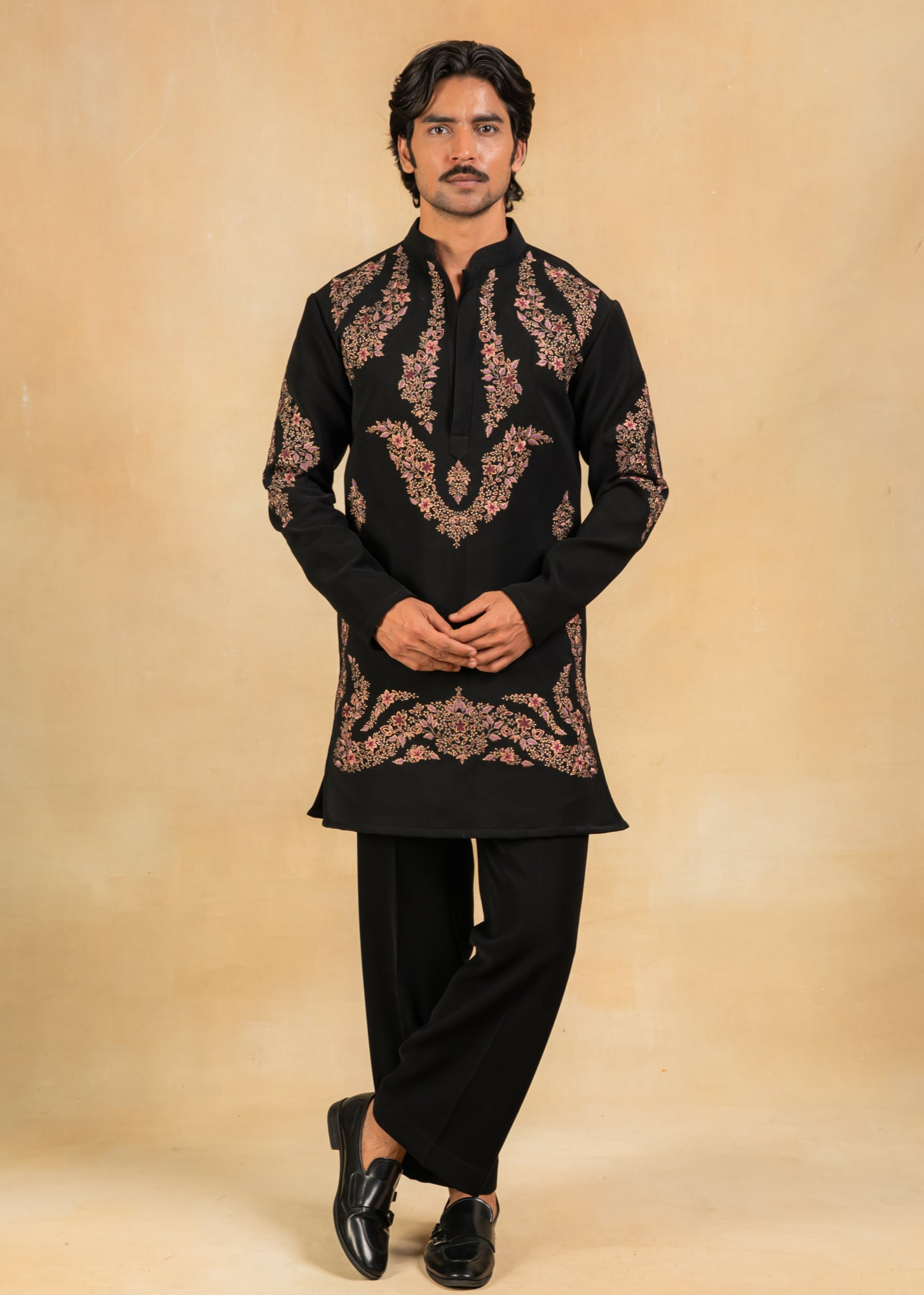 Zari_reshamembroideredblackkurtawithtrousers_4.png