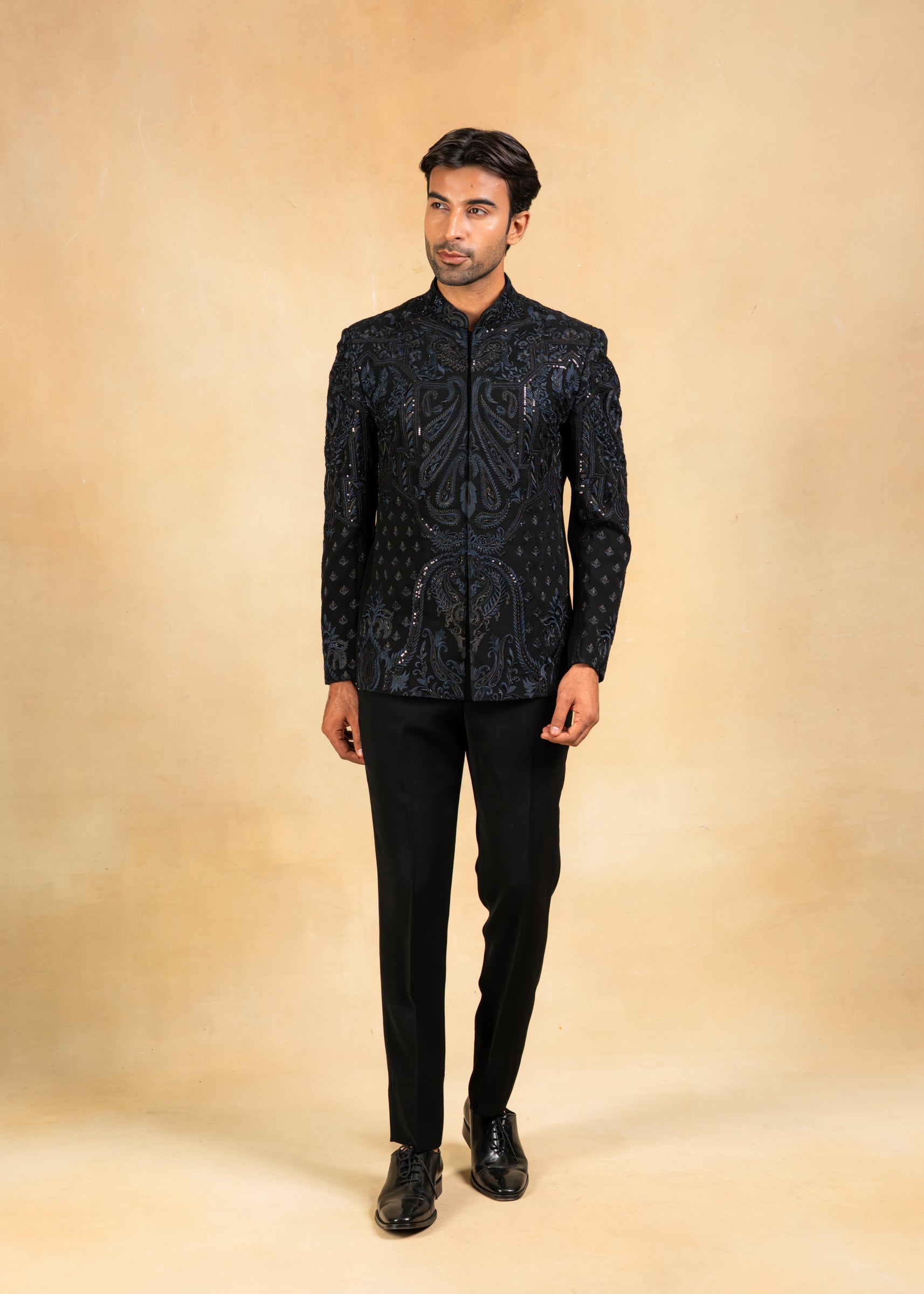 designerdualtonebandhgalawithhandembroidery_3.jpg