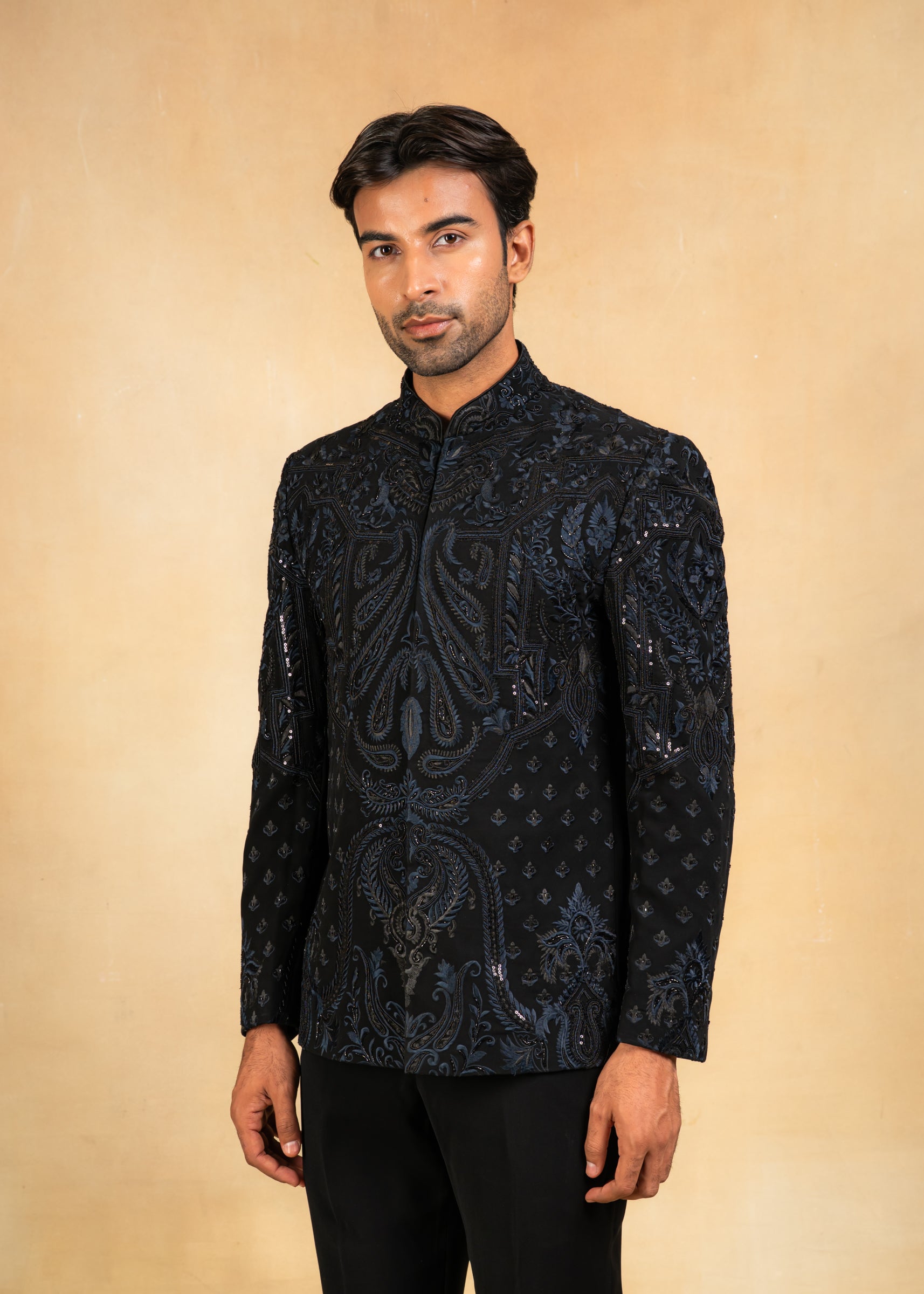designerdualtonebandhgalawithhandembroidery_6.jpg
