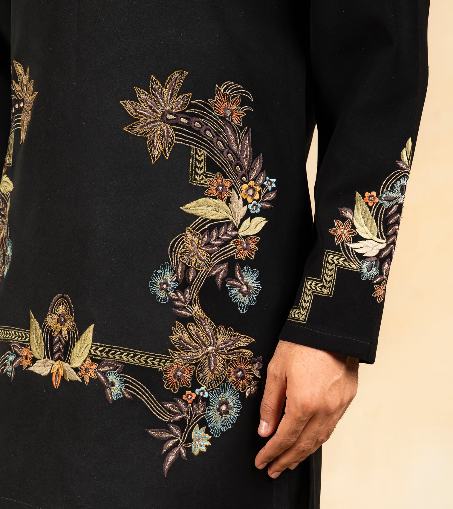 embroideredkurtasetwithwidetrousers_6_614691f2-9e5a-4607-b5a5-ffd5d491bc94.jpg