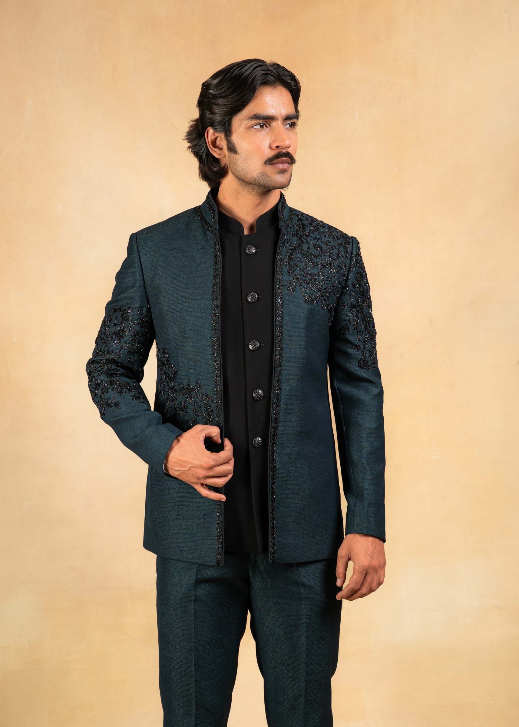greenopenbandhgalawithhandembroidery_3.jpg