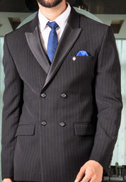 Elegant Dark Blue Double-Breasted Suit - Timeless Fashion

